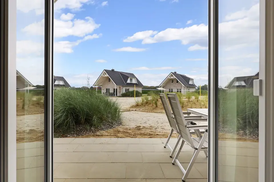 Uitzicht vanuit een vakantiehuis op het meer