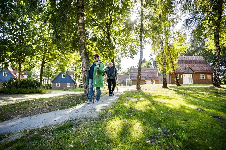 Wandelen tussen de vakantiehuizen van Dwergter Sand