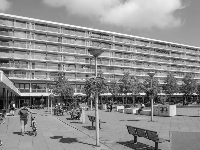 Gemengd vastgoed aan het Delflandplein in Amsterdam