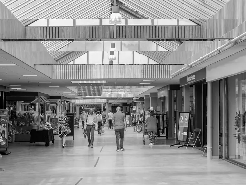 Interieur van het winkelcentrum in Hoogezand