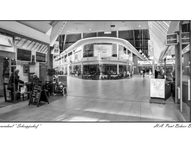 Interieur van winkelcentrum Scheepjeshof in Veenendaal